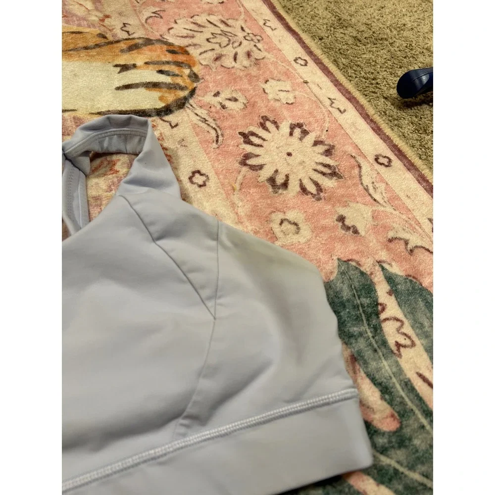 lululemon athletica staining near